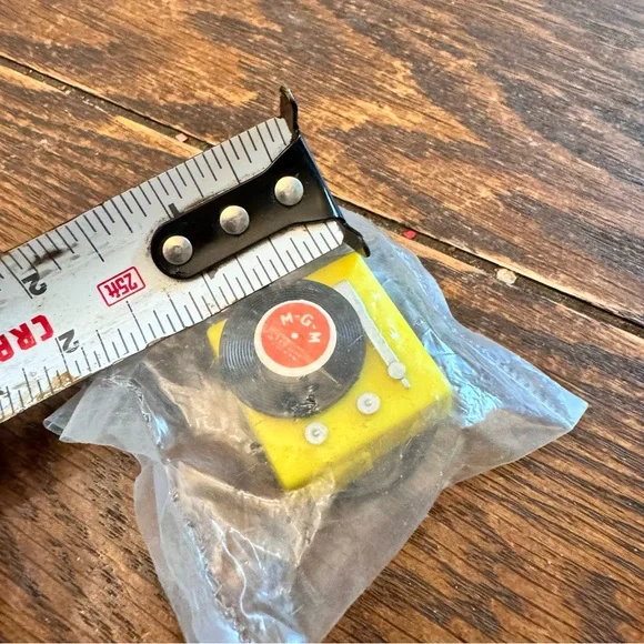 Vintage Miniature 1" Dollhouse Vinyl Record Player FACTORY SEALED - Picture 3 of 3
